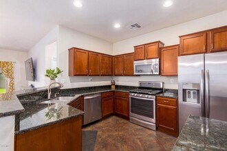 10811 W El Cortez Pl in Peoria, AZ - Foto de edificio - Building Photo