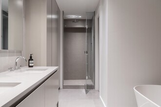 2600 Ave Pierre-Dupuy in Montréal, QC - Building Photo - Building Photo