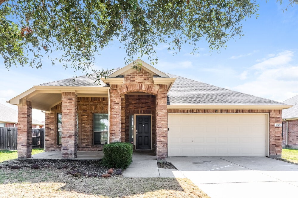 205 S Chestnut St in Forney, TX - Foto de edificio