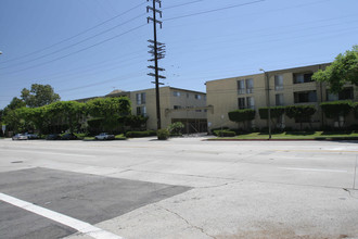 The Kensington Apartments in Downey, CA - Building Photo - Building Photo