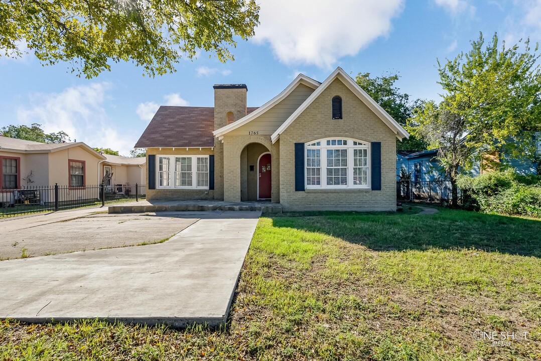 1765 N 11th St in Abilene, TX - Foto de edificio