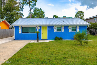 7005 S Lagoon Dr in Panama City, FL - Building Photo - Building Photo