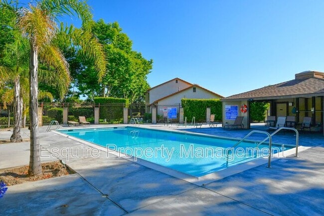 3151 Kelp Ln in Oxnard, CA - Foto de edificio - Building Photo