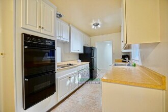 2309 Fifth Ave in San Rafael, CA - Foto de edificio - Building Photo