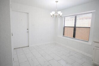 2035 Lansdown Dr in Carrollton, TX - Building Photo - Building Photo