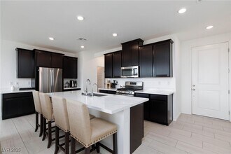 7792 Vino Vranec Ct in Las Vegas, NV - Foto de edificio - Building Photo