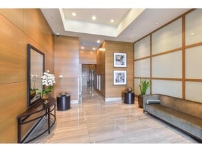 15152 Russell Ave in White Rock, BC - Building Photo - Building Photo