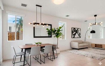 7205 NW 103rd Path in Doral, FL - Building Photo - Building Photo