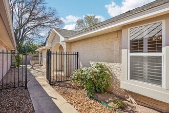 127 Terrace Ln in Kerrville, TX - Building Photo - Building Photo