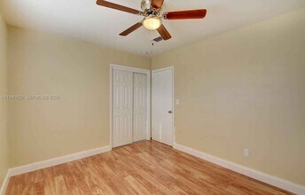 3531 SW 36th St in West Park, FL - Building Photo - Building Photo