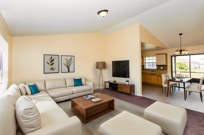 605 Royalty Ct in Kissimmee, FL - Foto de edificio - Building Photo