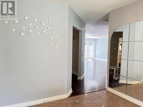 39 Dallington Dr in Toronto, ON - Building Photo - Building Photo