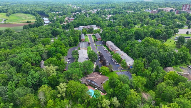 Southside Terrace Apartments in New Paltz, NY - Foto de edificio - Building Photo