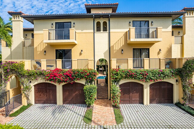 Villas Escalante in Naples, FL - Foto de edificio - Building Photo
