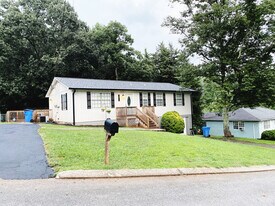 4310 Cele Ct in Collegedale, TN - Building Photo