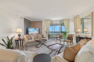 285 Grande Way in Naples, FL - Building Photo - Building Photo