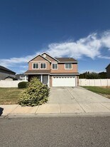 6303 Klickitat Ln in Pasco, WA - Building Photo