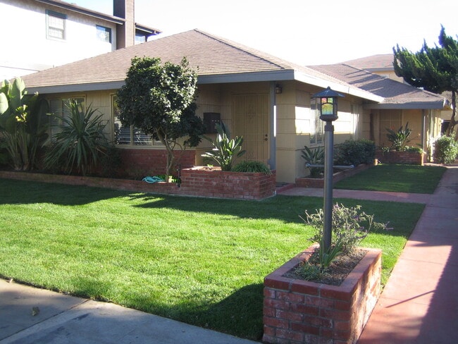 1223 Oliver Ave in San Diego, CA - Building Photo - Building Photo