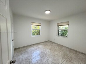 40 NW 39th St in Miami, FL - Building Photo - Building Photo