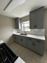 220 Marguerita Ave, Unit B in Alhambra, CA - Building Photo - Building Photo