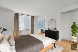 E 47TH ST, Unit 26D in New York, NY - Foto de edificio - Building Photo