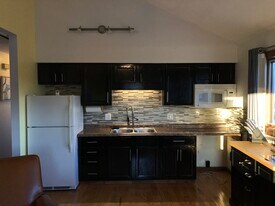 8 Raymond St, Unit 201 in Biddeford, ME - Building Photo