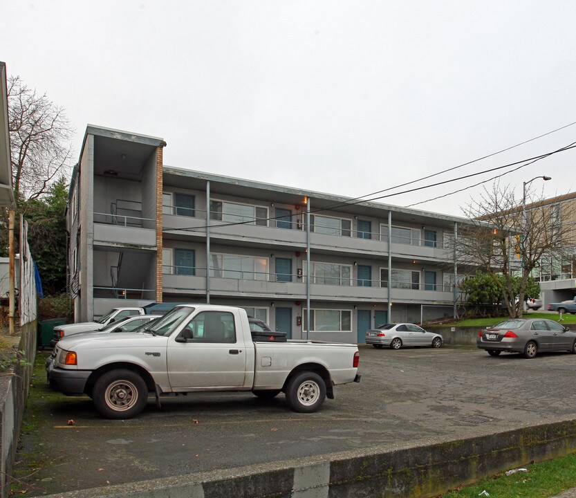 Camden Apartments in Seattle, WA - Building Photo