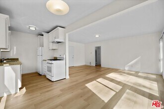 147 N La Peer Dr in West Hollywood, CA - Building Photo - Building Photo