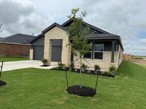 114 Rodney Boat Rd in Niederwald, TX - Building Photo - Building Photo