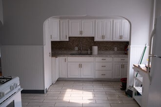 22 Woonasquatucket Ave, Unit 2nd Floor in Providence, RI - Building Photo - Building Photo