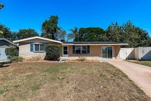 1748 Colmar Dr in Holiday, FL - Building Photo