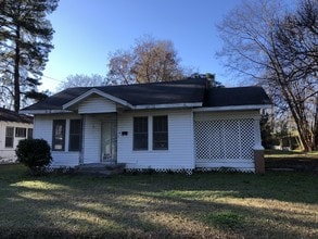 2404 Hawes St in Monroe, LA - Building Photo - Building Photo