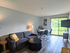 107 Treetop Cir in Laconia, NH - Building Photo - Building Photo