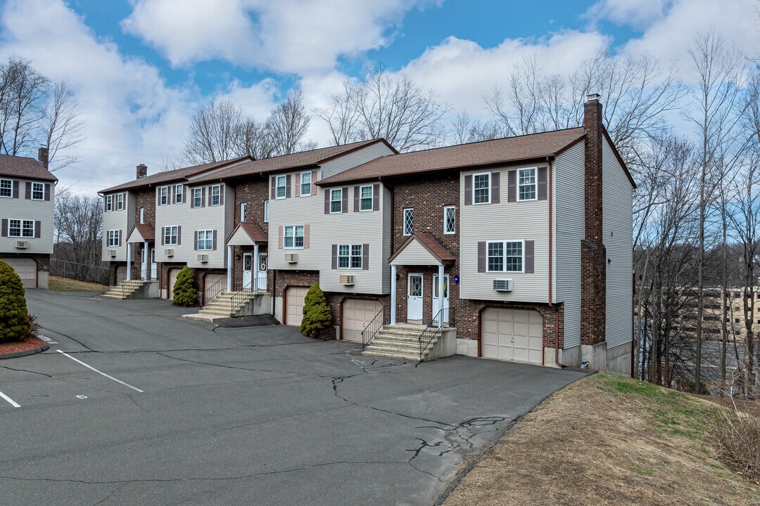 36 Willis ST in Bristol, CT - Building Photo