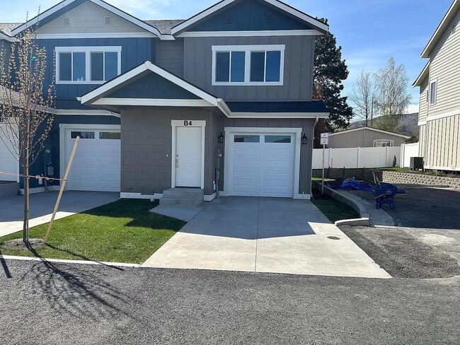 property at 910 Poplar Ave