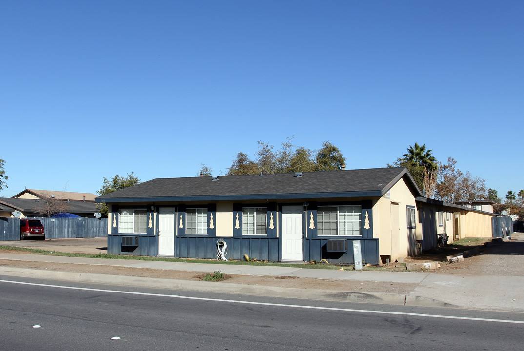 200-240 W Chase Ave in El Cajon, CA - Building Photo