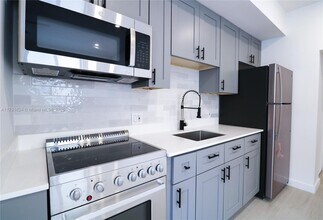 221 SW 11th Ave in Miami, FL - Building Photo - Building Photo
