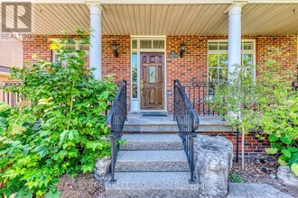 2273 Woodfield Rd in Oakville, ON - Building Photo - Building Photo