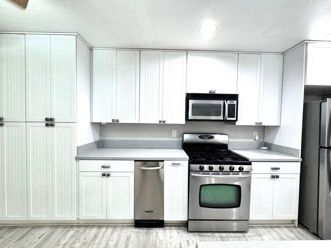 6351 Riverside Dr in Chino, CA - Building Photo - Building Photo