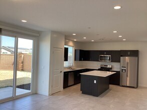 1157 Blue Oak Ln W in Madera, CA - Building Photo - Building Photo