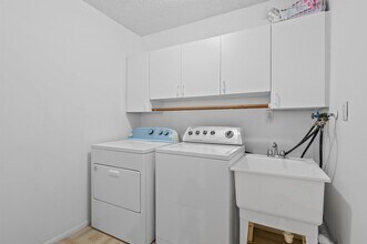 3320 Simms St in Hollywood, FL - Foto de edificio - Building Photo