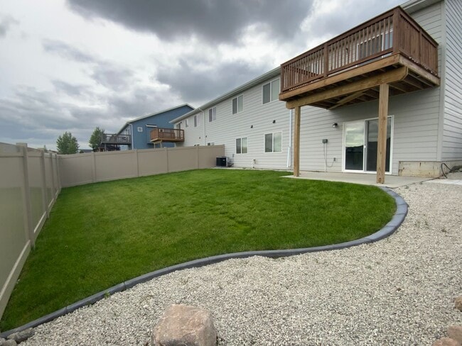 1249 25th St W in Dickinson, ND - Building Photo - Building Photo