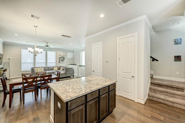 2113 Paul Quinn St