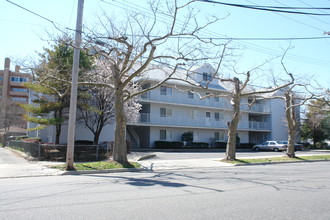 402 6th Ave in Asbury Park, NJ - Building Photo - Building Photo