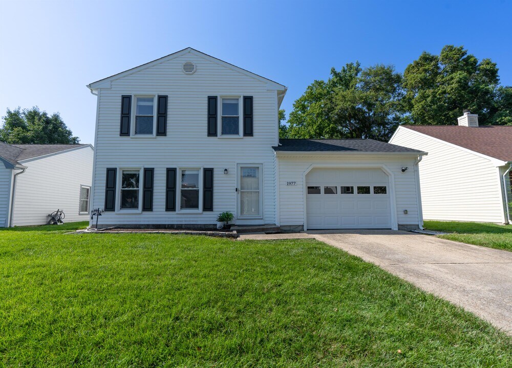 1977 Stillwood Ln in Virginia Beach, VA - Building Photo