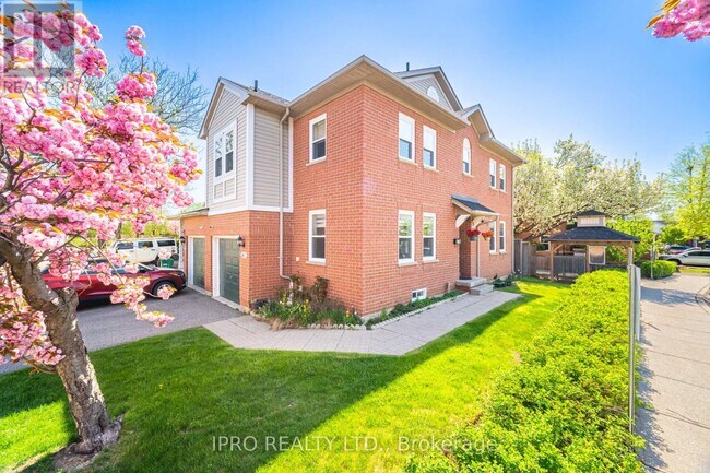 5659-5659 Glen Erin Dr in Mississauga, ON - Building Photo - Building Photo