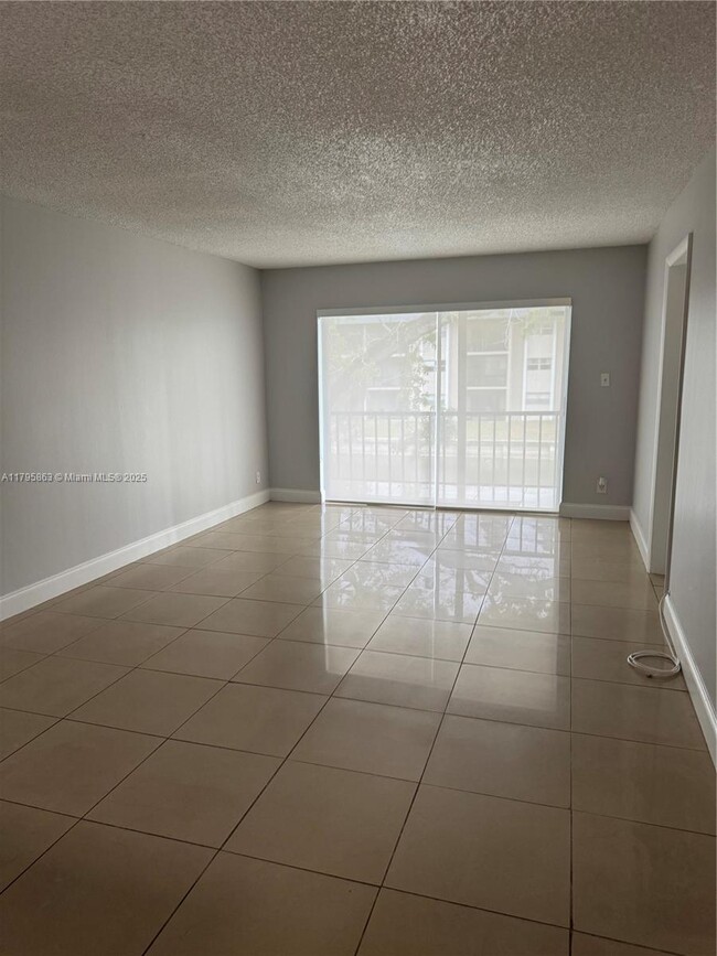 8051 Colony Cir S, Unit 206 in Tamarac, FL - Building Photo - Building Photo