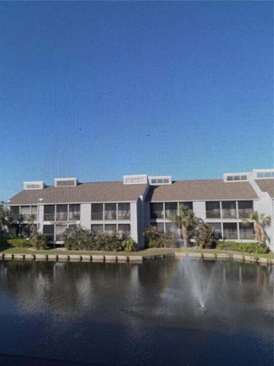 251 Fenwick Dr in Venice, FL - Building Photo