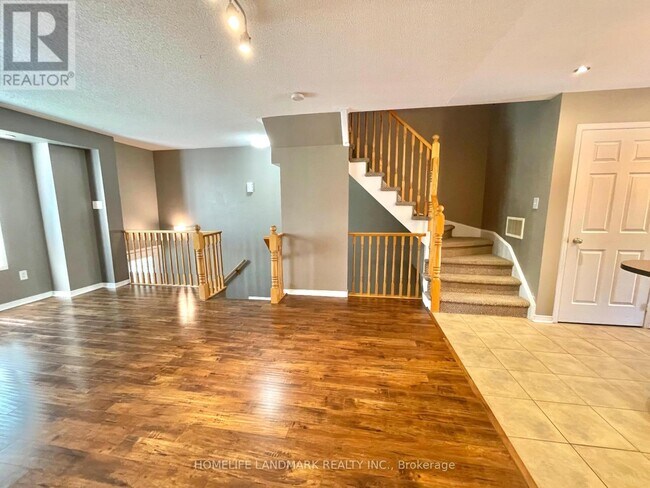 3015-3015 Destination Dr in Mississauga, ON - Building Photo - Building Photo