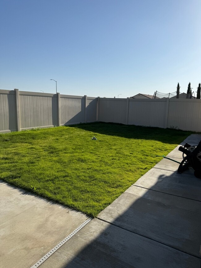 7615 Cranberry Wy in Bakersfield, CA - Building Photo - Building Photo